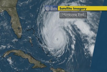 Спутниковый снимок урагана «Эрл»