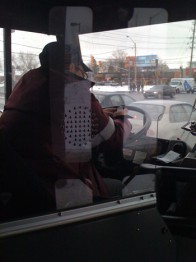 Водитель автобуса в Торонто SMS за рулём