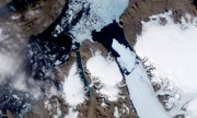 К Канаде приблизились осколки огромной льдины